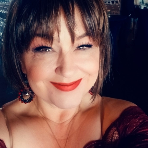 Meet your Posher, Camille - Picture 2 of 6